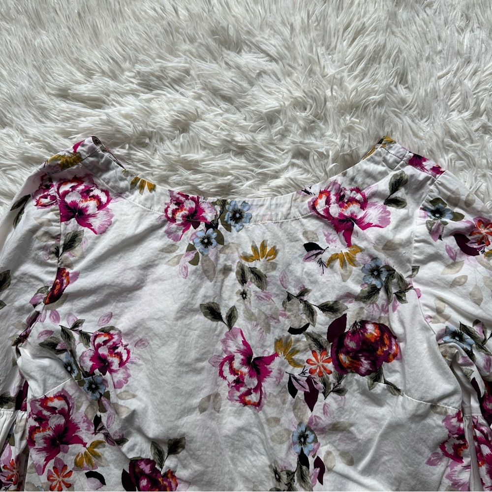 White House Black Market Floral Blouse Size 0 White Pink Bell Sleeve - Picture 4 of 12